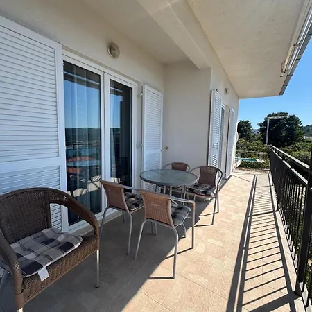 Apartman Mia A1 Solta Apartment Necujam
