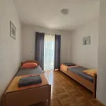 Apartman Mia A1 Solta * Nečujam